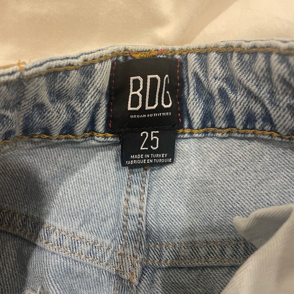 BDG CROPPED ANKLE DISTRESSED JEAN - Picture 2 of 5